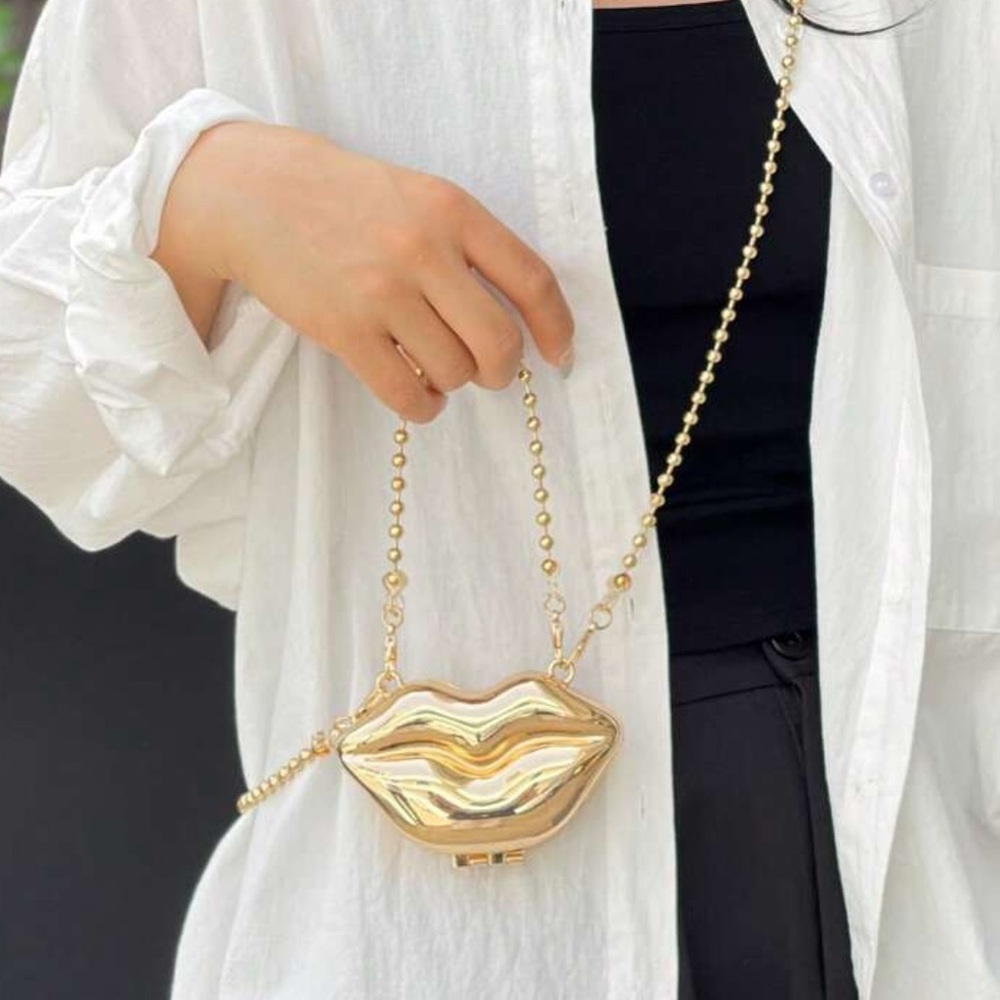 Chic Gold Lip Clutch with Chain